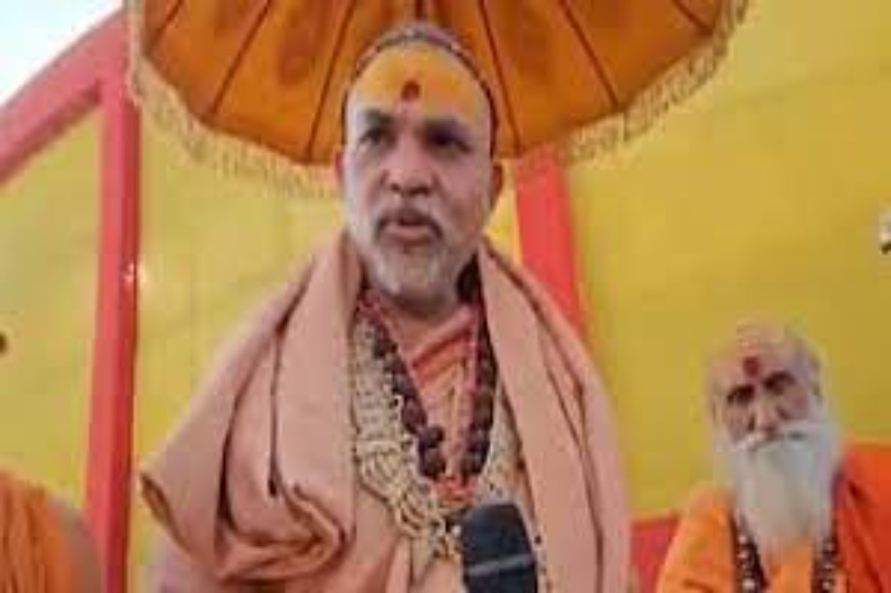 इटावा प्रकरण : कथाकारांवर पाणी-मूत्र शिंपडले का? – शंकराचार्य स्वामी अविमुक्तेश्वरानंद यांचा सवाल 